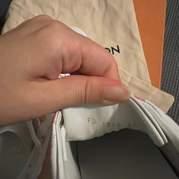 NIB Louis Vuitton Monogram Time Out Sneakers Size 39 - Picture 11 of 15